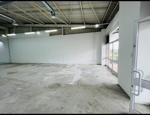 300M² RETAIL TO LET IN FOURWAYS